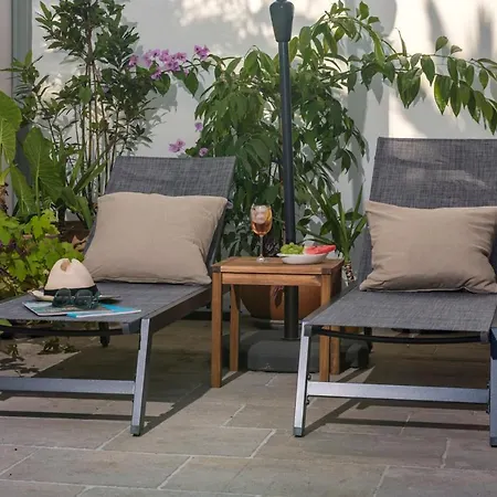 Flores Blanco Apartment *